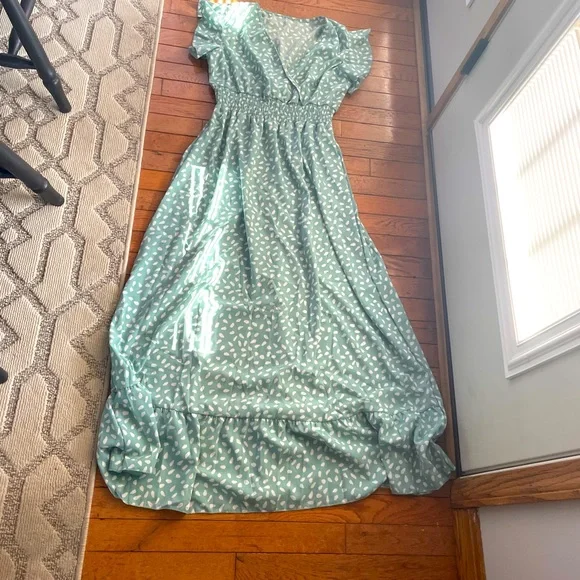 green emerald velvet dress SheIn Women's Shirred Ruffle Long Flounce Sleeve Mini A Line Dress Square  Neck High Waist Short Dresses, Mint Green, Medium : Buy Online at Best  Price in KSA